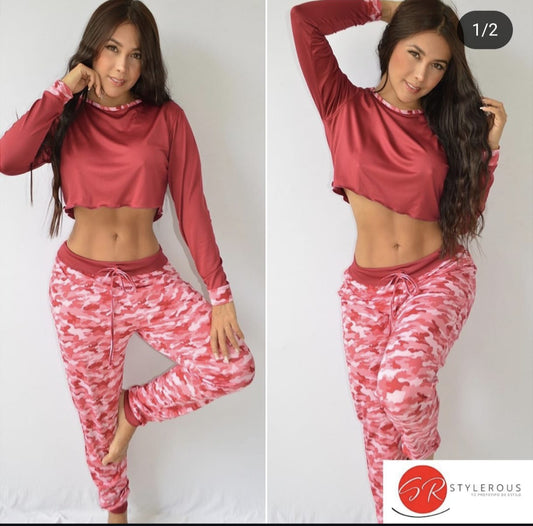Pantalón camuflado + blusa corta manga larga Vinotinto